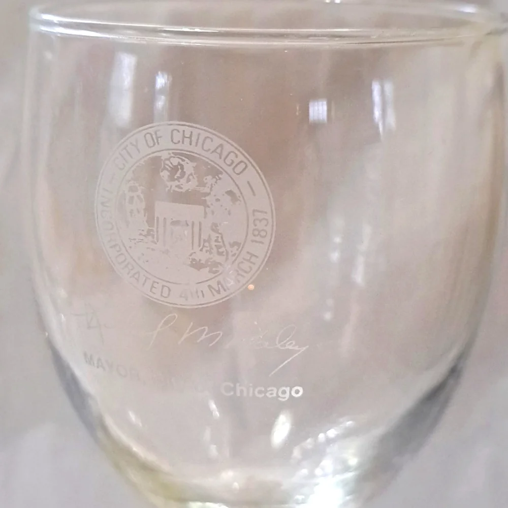 RARE City of Chicago Mayor RM Daley Etched Seal Wine Glasses Vintage - Picture 4 of 5